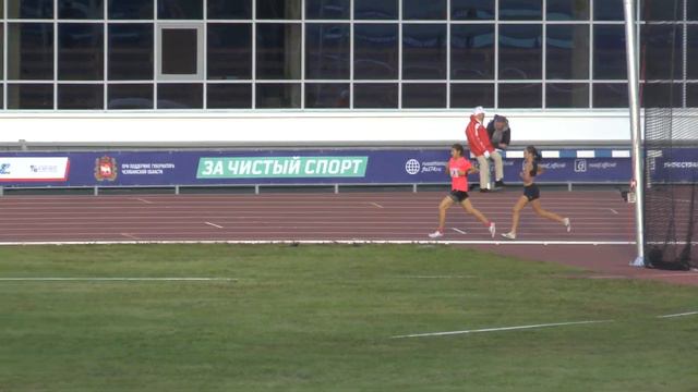 1500м девушки до 18 лет 1 забег Садыкова Астахова смотреть онлайн