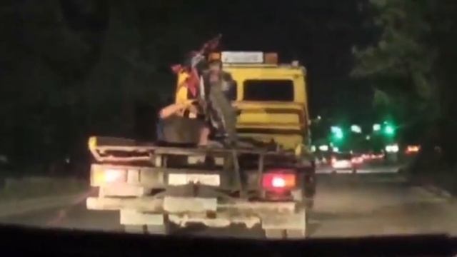 Бишкека мужчина прямо на ходу угнал мотоцикл с эвакуатора смотреть онлайн