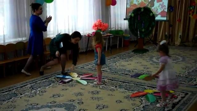 Праздник 8 мартав младшей группе № 2, 3 03 2017 смотреть онлайн