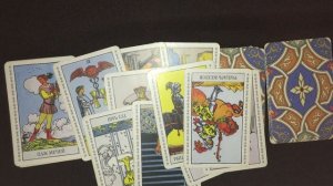 Что он думает? Что чувствует? Его намерения? на Таро Уэйта