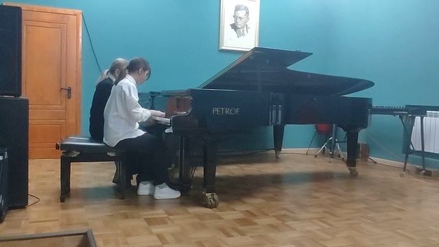 П И Чайковский «Марш» из балета «Лебединое озеро» исп Чекайло Елизавета, Журило Софья смотреть онлайн