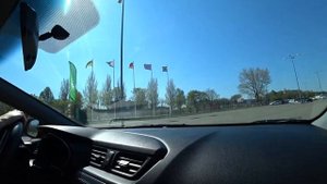 Влог: Учу девушку ездить на машине. Первый раз за рулем. Попали на 3000$