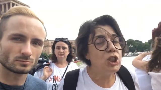 Шествие в поддержку сестёр Хачатурян в Ереване смотреть онлайн