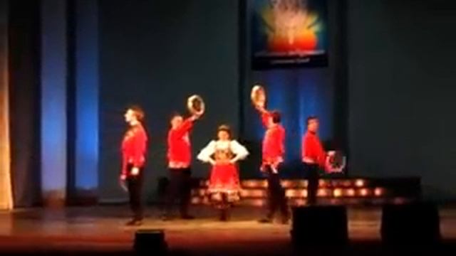 Народный ансамбль танца "Боярышня"-танец с бубнами