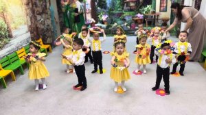 Танец для мам от деток ясельной группы