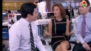 Ведущие показывают свое нижнее белье