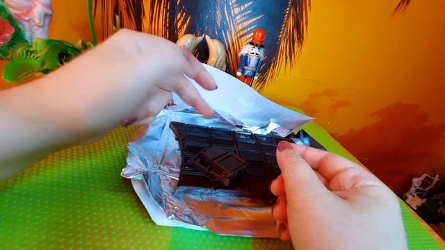 ШОКОЛАД С ЛИКЁРОМ ИЗ СВЕТОФОРА, ПРОБУЮ НА ВКУС И ПОКАЗЫВАЮ ЧТО ВНУТРИ?