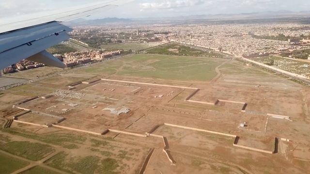 Atterrissage à l’aéroport Marrakech-Menara 2019 смотреть онлайн