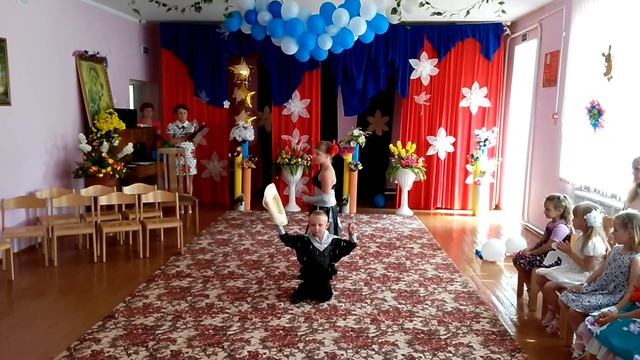 Танец в подарок выпускникам сада Даниловичи смотреть онлайн