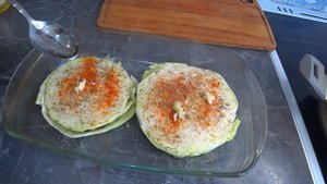 Капустный стейк как вкусно по есть без мяса .