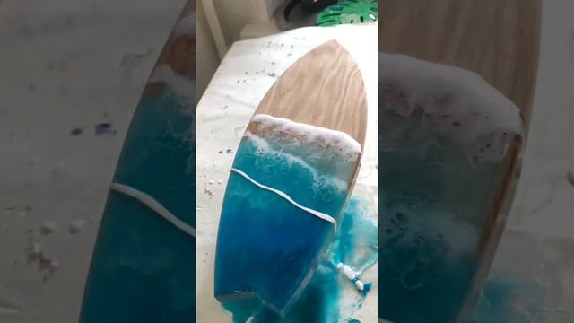 СОЗДАЁМ МОРЕ НА ДОСКЕ? #просмотрынаyoutube #эпоксиднаясмола #подпишись #handmade #декор #эпоксидка смотреть онлайн