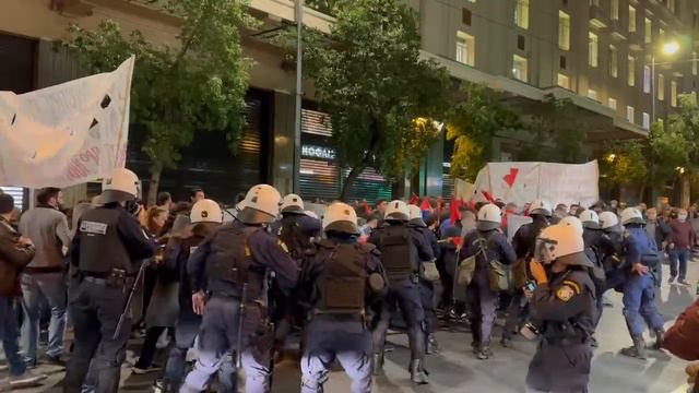 Полиция применила слезоточивый газ на митинге в Афинах