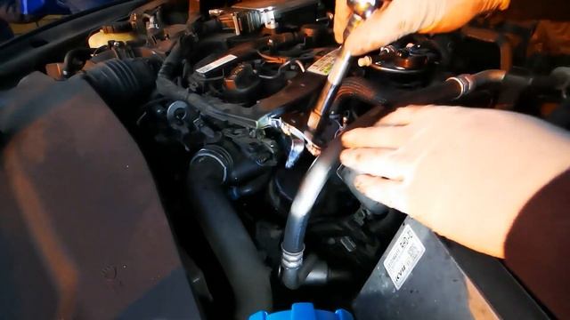 2.2 CDI Oil and Oil Filter replacement OM651 engine смотреть онлайн