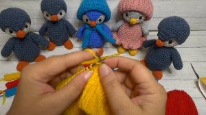 Как связать шарфик и шапочку на игрушку , спицами.