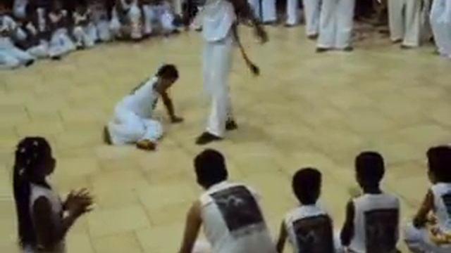 ABADÁ - CAPOEIRA PORTO VELHO - RONDÕNIA BATIZADO CORDA CRUA E AMARELA 2010. смотреть онлайн