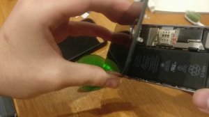 Выравниваем гнутый корпус на смартфоне Apple iPhone SE