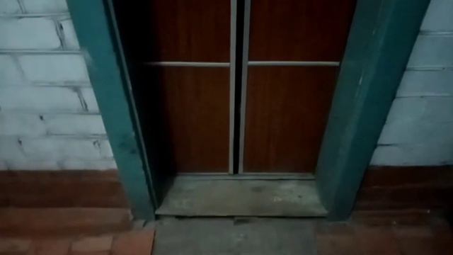 Лифт КМЗ 1990 с красивым звуком двигателя по адресу: Калинина 149, подъезд 2 смотреть онлайн