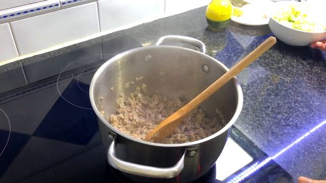 Быстрый суп с ЛУКОМ ПОРЕЙ / Sopa de ALHO FRANCES смотреть онлайн