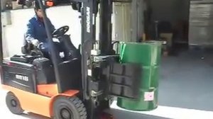 захват для бочек гидравлический