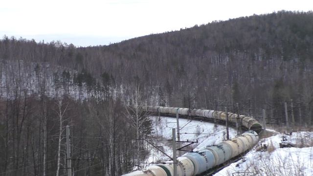 Электровоз 2ЭС6-843 с грузовым составом на южно-уральской железной дороге смотреть онлайн