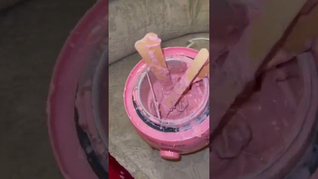 Дочь побрилась втихаря от отца..😳🕯🤦♂️ #воск #бритьё #отец #спалил смотреть онлайн