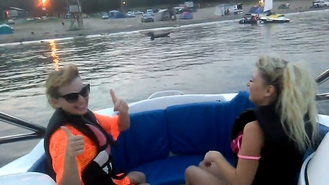 Забыла одеть очки, чуть ветром ресницы не оторвало? смотреть онлайн