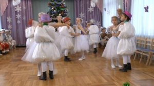 Танец  снежинок и снеговиков. Новый 2016 год  Старшая детсада № 160 г. Одесса