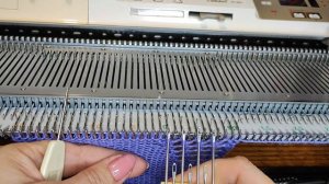 Ажурная дорожка из 4 дырочек по линии реглана на любой вязальной машине.