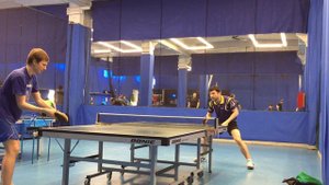 Настольный теннис. Топ-спин справа по подрезке из центра стола.