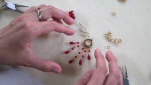 Как сделать серьги в восточном стиле (с каскадом кристаллов Swarovski)