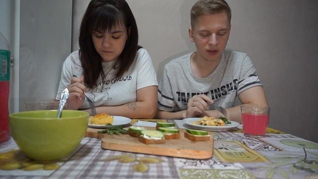 Мини Мукбанг! Сытная запеканочка с курочкой и грибами ? Убежала из тарелки? смотреть онлайн