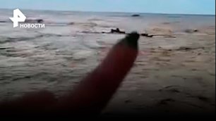 Шторм унес в море автомобиль: девушка сняла видео в слезах и получила новый УАЗ / РЕН Новости