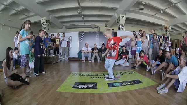 Диашка VS Олег | Funky Child Battle | Hip-Hop Beg l tie break .MOV смотреть онлайн