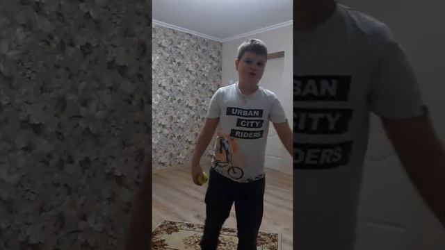 Кидай мяч Айфоном эксперимент над айфоном смотреть онлайн