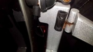 Как устранить дребезжание кронштейна держателя запасного колеса на Ларгусе