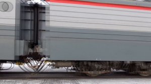 ВЛ11-044 с пригородным поездом Шарташ - Алапаевск и приветливой бригадой