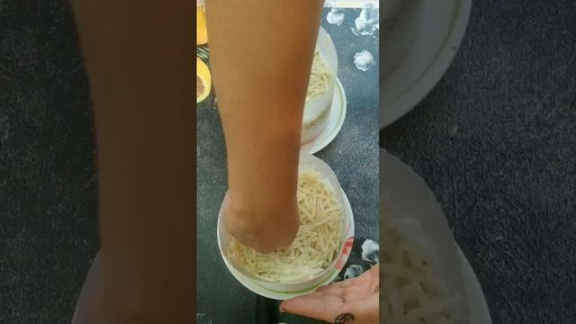 А у нас сегодня праздник! Салат Оливье слоями: 2 способа??