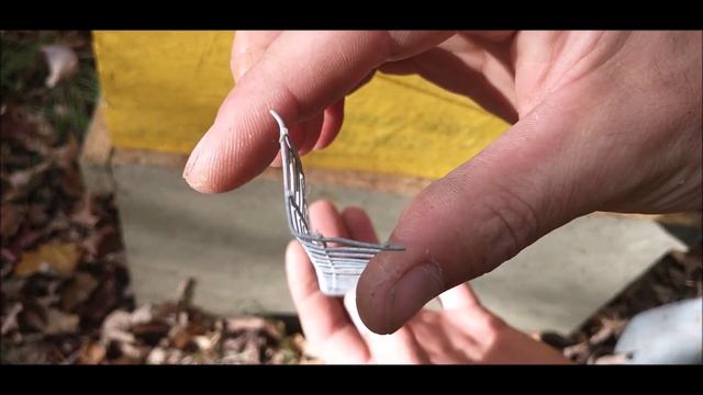 New beekeepers: Don't let mice eat your bees! (DIY easy cheap mouse guards) смотреть онлайн