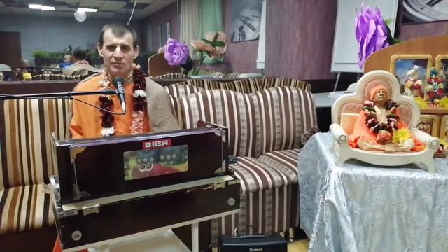 Только проснулся, вступай в отношения с Кришной