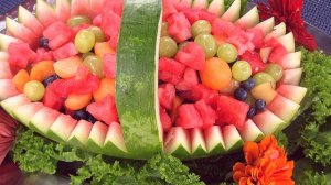 Красивая нарезка овощей и фруктов к праздничному столу