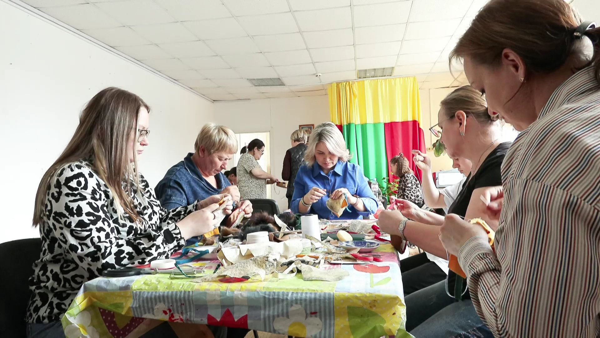 Мастерицы Нижневартовского района делятся с педагогами секретами народного творчества