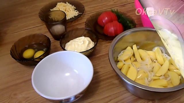 Цыпленок с картофелем запеченный в сырно-яичной заливке. Baked chicken with potatoes смотреть онлайн