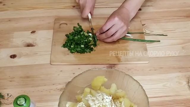 Салат деревенский | Очень вкусный картофельный салат с соленым и свежим огурцом | Салаты на скорую