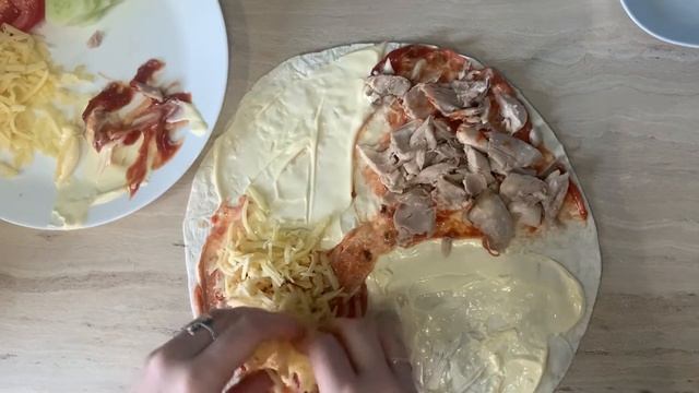 Треугольник из лаваша с курицей.