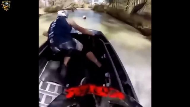 Приколы на рыбалке // шок рыбалка / случаи на рыбалке смотреть онлайн