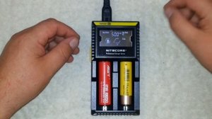 зарядка nitecore d2  универсальное 2х-портовое зарядное устройство