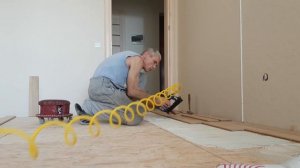 ?Укладання паркетної дошки з фаскою, дуб. Львiв. Быстро.?