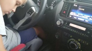 Сын Даня 6 лет сам едет на Тойота Прадо 150