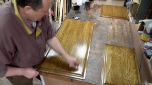 Покраска дубовых фасадов маслом биофа № 8624, колер, копчёный дуб, с полировкой воском биофа №2060