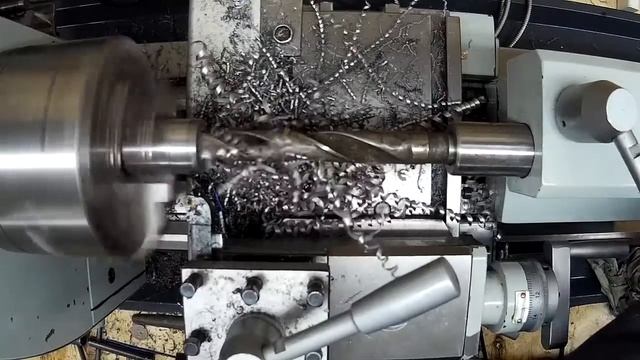 Приятно посмотреть как вьётся стружка. Токаря поймут, люди посочувствуют......... смотреть онлайн
